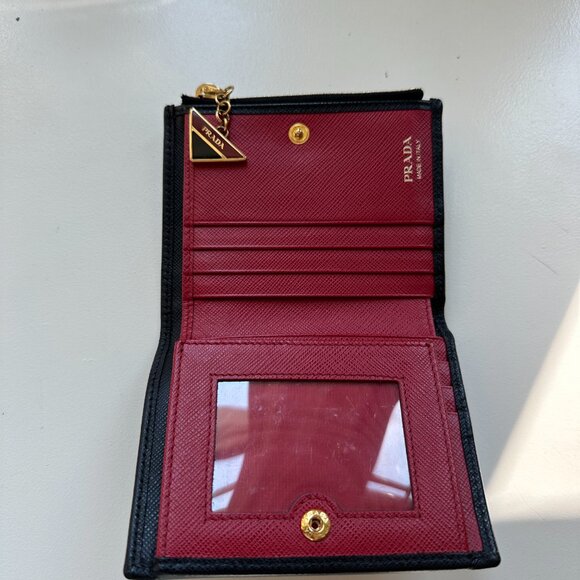 Prada black wallet with inner red lining - Picture 4 of 5
